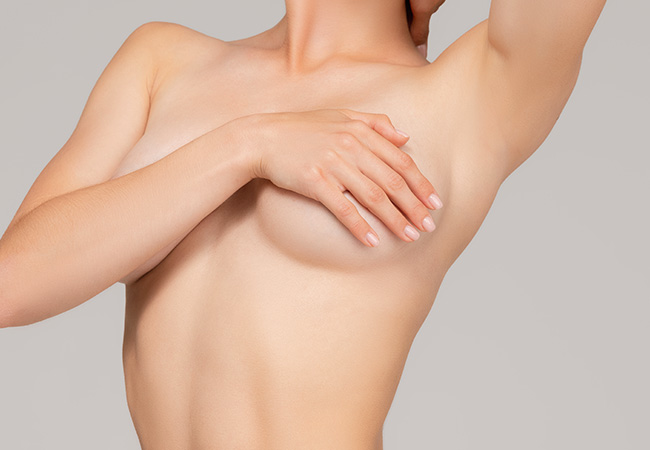 actu_seins_plus_gros Dr Gebert en opération